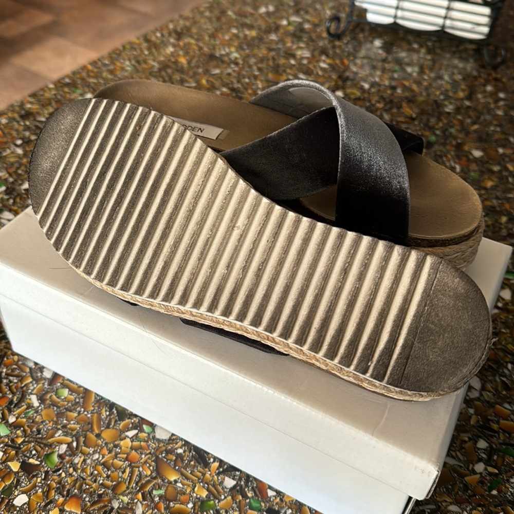 Platform Velvet Slides - Picture 3 of 5